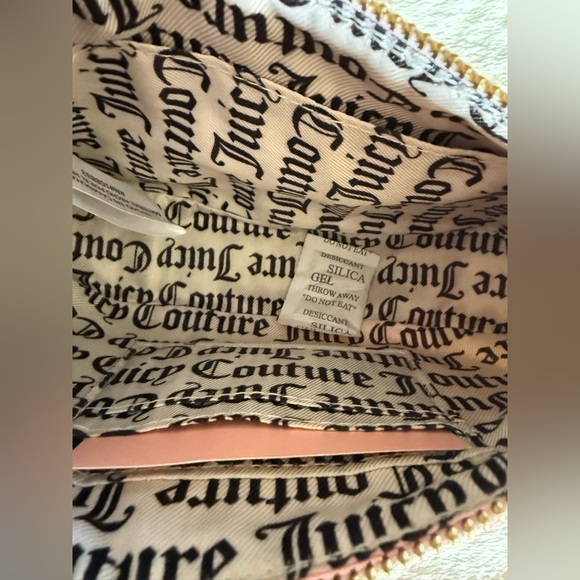 JUICY COUTURE SEALED WITH A KISS MINI WRISTLET LIPS Pink Nwot - Picture 8 of 10